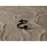 Piercing noir twist pointes