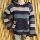 Pull Otaki bleu/gris capuche à pompon