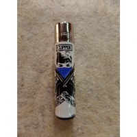 Briquet femme au foulard bleu